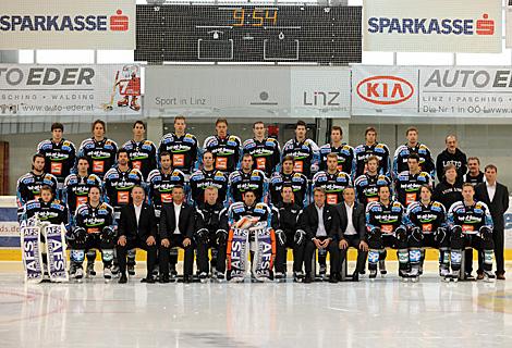 3.Reihe von links: Ralph-Maria Nachbaur, Martin Grabher Meier, Daniel Oberkofler, Brain Lebler, Niklas Mayrhauser, Mike Ouellette, Franklin MacDonald, Rob Hisey, Daniel Rassl, Michael Lebler, Zeugwart Franz Wamser, 2. Reihe von links: Justin Keller, Fabia