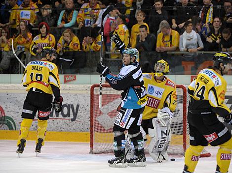 Gregor Baumgartner, Linz jubelt,  UPC Vienna Capitals vs EHC Liwest Black Wings, Play Off -Viertelfinale, Spiel 2