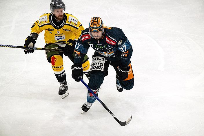 Andreas Kristler (Steinbach Black Wings Linz), David Morley (HC Pustertal Wölfe) Steinbach Black Wings Linz vs HC Pustertal Woelfe, ICE Eishockey Liga, Linz AG Eisarena