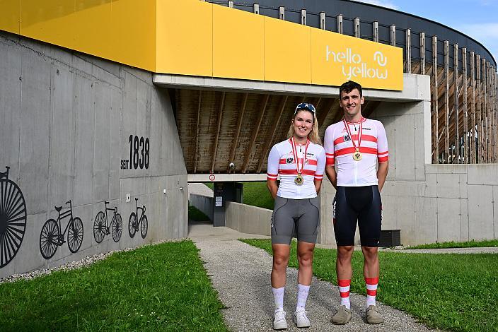 v.l.Leila Gschwendtner (AUT, Liv-Alula-Jayco), Maximilian Schmidbauer (AUT, WSA KTM Graz) Staatsmeister Omnium , Hello Yellow Velodrom Linz, Rad Bahnstaatsmeisterschaft 2025