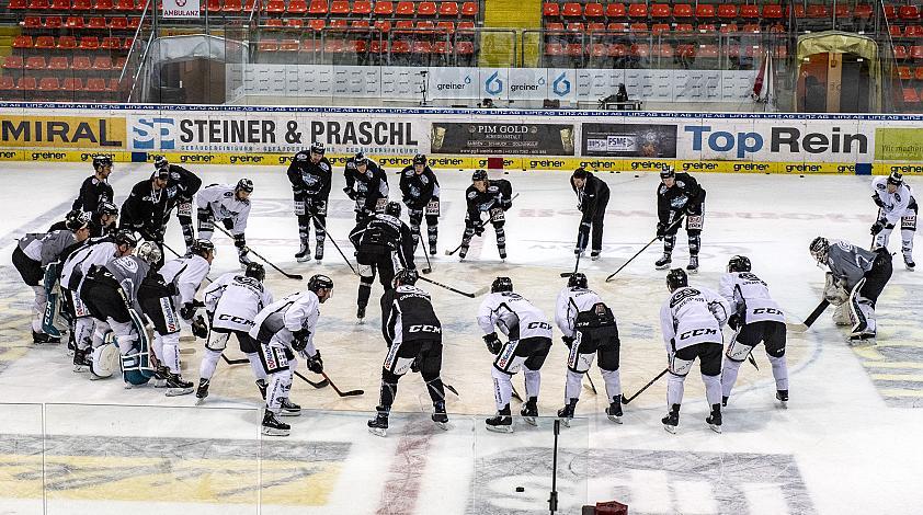 Head-Coach Mark SzÃ¼cs (EHC Liwest Black Wings Linz) und das Team EHC Liwest Black Wings Linz 