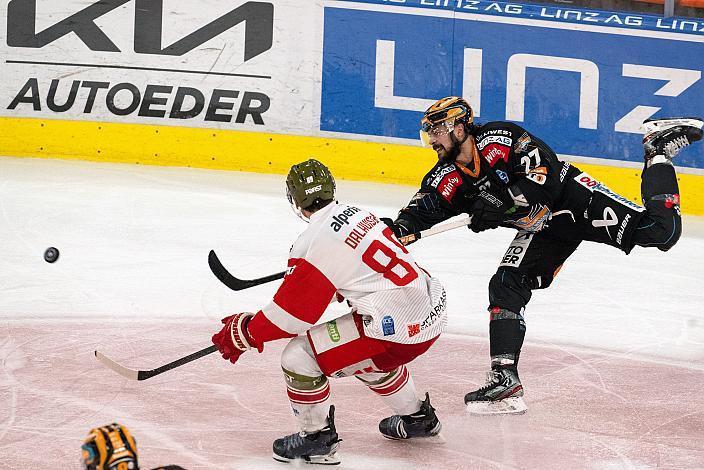 Mike Dalhuisen (HCB Suedtirol Alperia), Shawn St.Amant (Steinbach Black Wings Linz) Steinbach Black Wings Linz vs HCB Suedtirol Alperia, 15. Runde ICE Hockey League, Steinbach Black Wings Linz, Linz AG Eisarena 