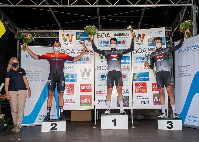 Herren Siegerpodest v.l. 2. Felix Grosz (GER, Team Rad Net Rose), Sieger Matevz Govekar (SLO, Tirol KTM Cycling Team) 3. Platz Leslie Lührs (GER, Tirol Cycling Team), Damen Radliga, 69. Kirschblütenrennen Wels, Oberösterreich