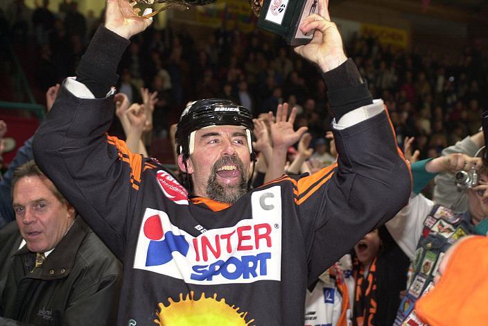 Rick Nasheim, Die Linzer Black Wings feiern den Meistertitel (Black Wings Linz)