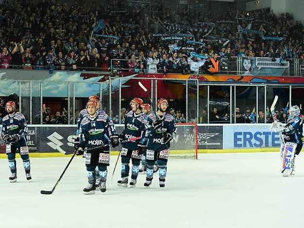 Das Team nach der Niederlage vor den Fans, EC Red Bull Salzburg vs EHC Liwest Black Wings Linz, Halbfinale, Semifinale, Play-Offs 