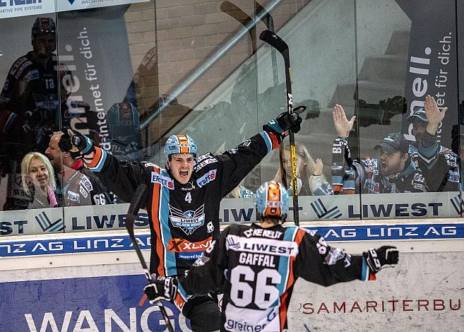 Im Bild:  Matt Finn (EHC Liwest Black Wings Linz) jubelt Eishockey,  EHC Liwest Black Wings Linz vs HC TWK Innsbruck Die Haie