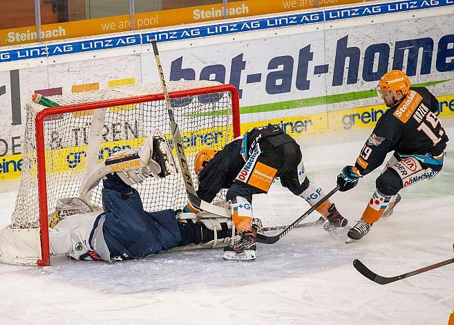 Tormann Jaroslav Janus (Hydro Fehervar AV 19), Alexander Lahoda (Steinbach Black Wings 1992), Andrew Kozek (Steinbach Black Wings 1992), Black Wings Linz vs Hydro Fehervar AV 19,  Eishockey, Bet at Home ICE Hockey League