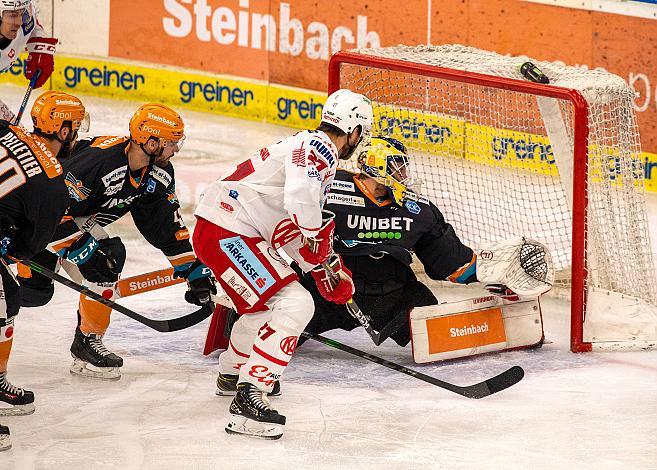 Tormann Luca Gracnar (Steinbach Black Wings 1992), Thomas Hundertpfund (EC KAC) Black Wings Linz vs  EC KAC,  Eishockey, Bet at Home ICE Hockey League