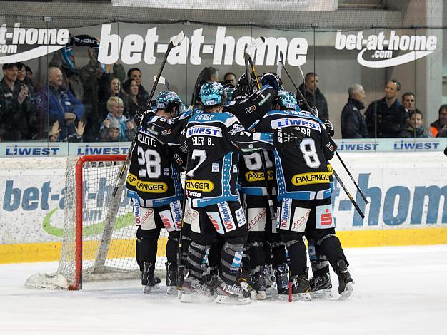 Linz feiert (Liwest Black Wings Linz) und (EC VSV), EHC Liwest Black Wings Linz vs EC VSV, Play-Offs, Viertelfinale 