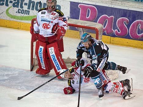 Sebastien Piche, Linz und Kirk Furey, KAC, EHC Liwest Black Wings Linz vs EC KAC