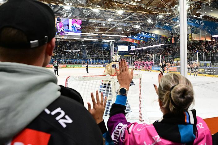 Die Steinbach Black Wings Linz feiern das Tor zum 4 zu 2 Endstand. ICE, Steinbach Black Wings Linz vs HC Tiwag Innsbruck - Die Haie Linz, AG Eisarena 