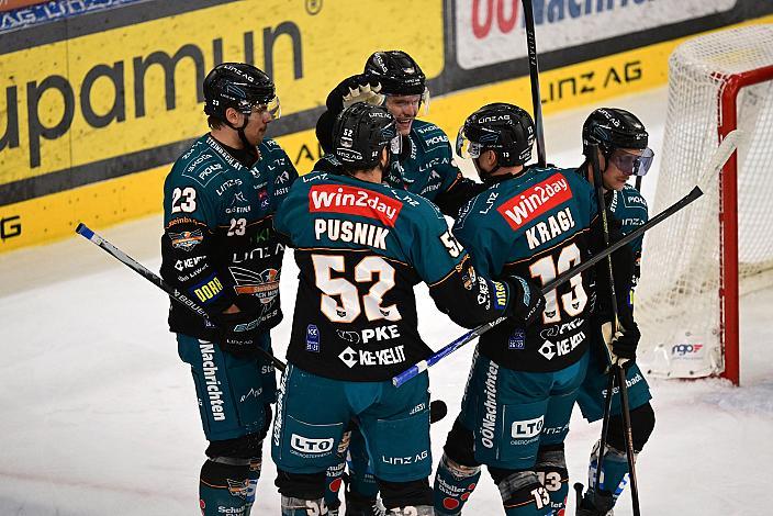 Stefan Gaffal (Steinbach Black Wings Linz) feiert das Tor zum 1 zu 0, 9. Runde ICE, Steinbach Black Wings Linz vs HC Falkensteiner Pustertal, Linz AG Eisarena