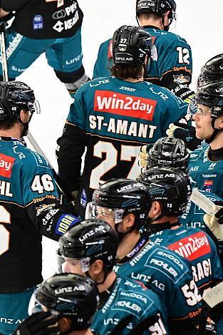 Die Steinbach Black Wings Linz feiern das Tor zum 2 zu 0, durch Brian Lebler (Steinbach Black Wings Linz), 3. Runde ICE, Steinbach Black Wings Linz vs Olimpija Ljubljana, Linz AG Eisarena 