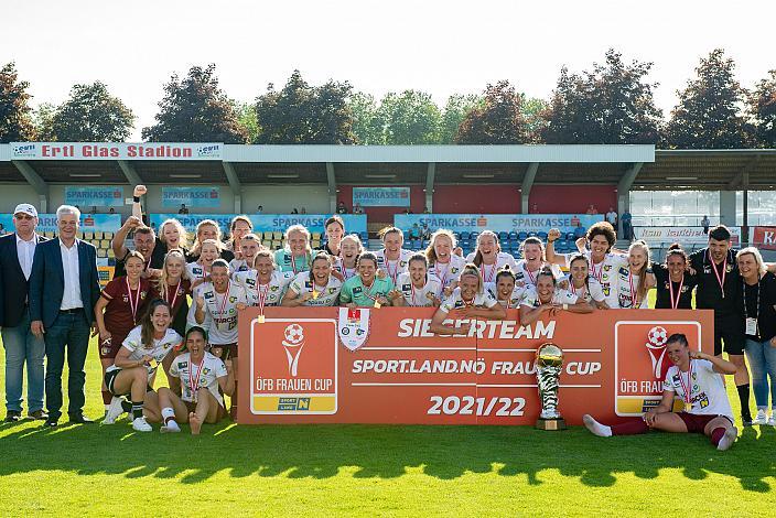 Sieger das Team des SPUSU SKN St. Pölten Frauen,  SK Sturm Graz vs SPUSU SKN St. Pölten Frauen, ÖFB Sportland Niederösterreich Fusball Cup 2021 - 2022