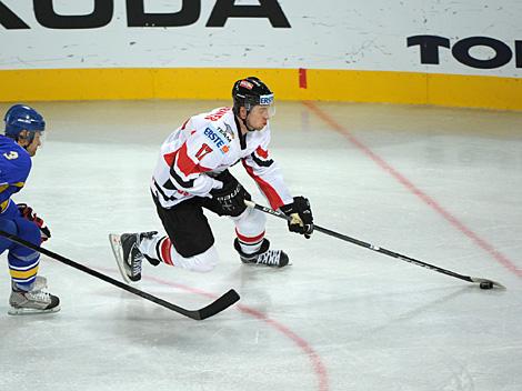 #17 Michael Grabner, AUT und #3 Sergi Klymentyev, Ukraine, Team Austria. Oesterreich und Team Ukraine