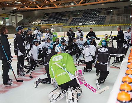 Trainer Robert Daum leitet das 1. Training, EHC Liwest Black Wings Linz