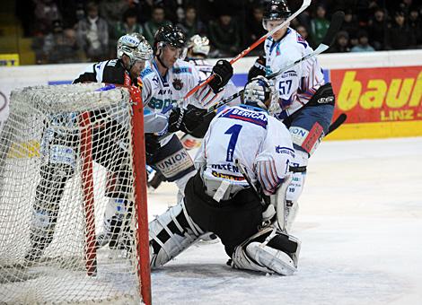 Jason Ward  Liwest Black Wings Linz vor Zoltan Hetenyi vs. SAPA Fehervar AV19