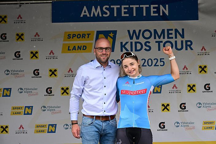 Florian König (ÖRV Generalsekretär) Im Trikot der besten Österreicherin Elisa Winter (AUT, Wheel Divas Cycling Team), , 07.06.2025 07.06.2025 Rad 2 Etappe Sportland NOE Kids Tour