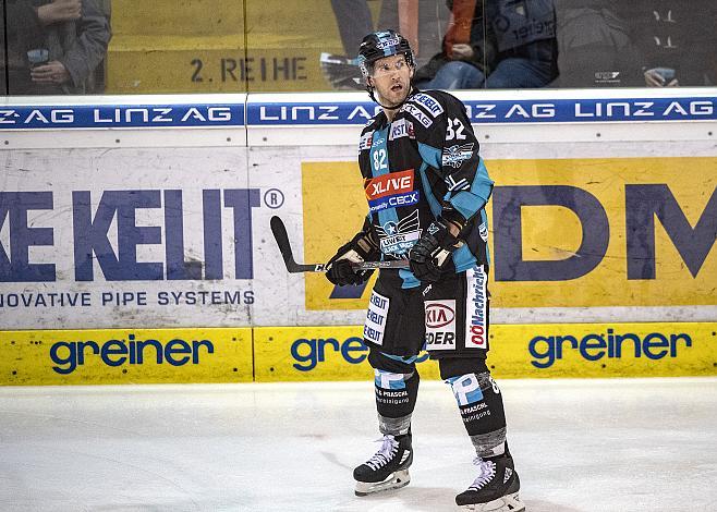 Mathieu Carle (EHC Liwest Black Wings Linz) EHC Liwest Black Wings Linz vs spusu Vienna Capitals