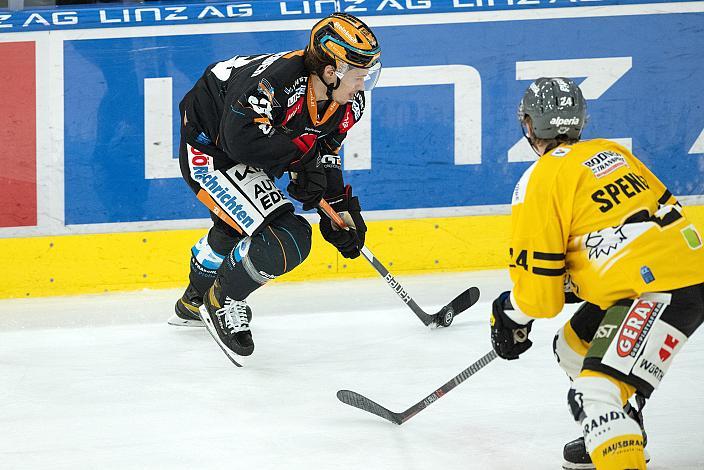 Niklas Bretschneider (Steinbach Black Wings Linz), Matt Spencer (HC Pustertal Wölfe), Steinbach Black Wings Linz vs HC Pustertal Woelfe, 7. Runde ICE Hockey League, Steinbach Black Wings Linz, Linz AG Eisarena 