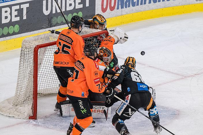 Stefan Gaffal (Steinbach Black Wings Linz) vor Tormann Christian Engstrand (Moser Medical Graz 99ers) Steinbach Black Wings Linz vs Moser Medical Graz 99ers, Pre-Play-Offs, 3. Runde ICE Hockey League, Steinbach Black Wings Linz, Linz AG Eisarena 
