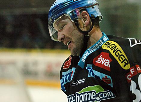 #30 Christian Perthaler, Stuermer, EHC Liwest Black Wings Linz