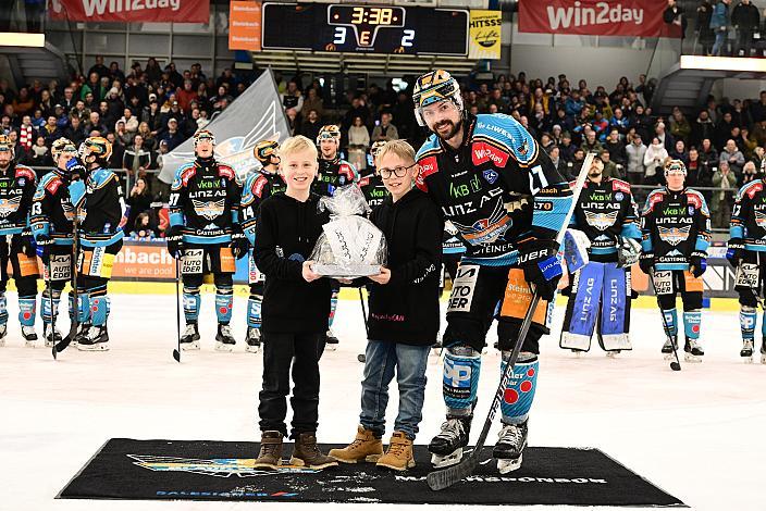 Spieler des Abends Shawn St.Amant (Steinbach Black Wings Linz) Win2Day ICE Hockey League,  Steinbach Black Wings Linz vs EC KAC,  Linz AG Eisarena 