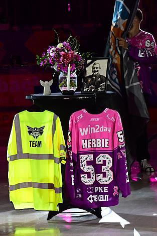 Gedenken an Herbert Höfler, ICE, Steinbach Black Wings Linz vs HC Tiwag Innsbruck - Die Haie Linz, AG Eisarena 