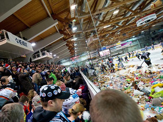 Teddy Bear Toss in Linz, EHC Liwest Black Wings Linz vs HDD Telemach Olimpija Ljubljana