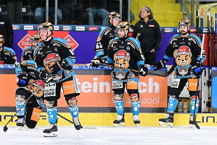 Ken Ograjensek (Steinbach Black Wings Linz),Shawn St.Amant (Steinbach Black Wings Linz)  Teddy Bear Toos, Weihnachtsdress,  Win2Day ICE Hockey League,  Steinbach Black Wings Linz vs  HCB Südtirol Alperia,  Linz AG Eisarena 