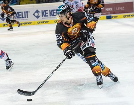 Fabio Hofer (EHC Liwest Black Wings Linz), EHC Liwest Black Wings Linz vs HCB Suedtirol