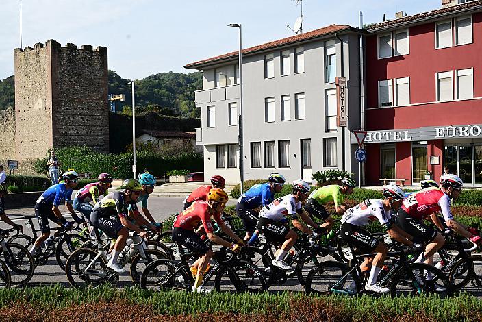Das Peloton in Marostica, Veneto Classic, Soave - Bassano del Grappa,, Veneto