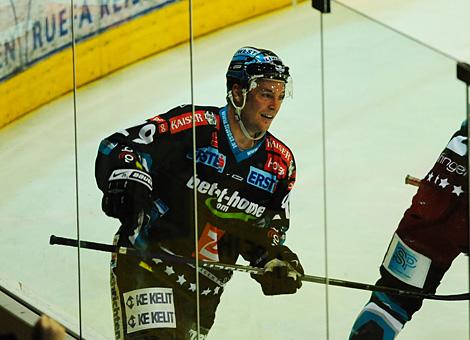 #29 Markus Matthiasson, EHC Liwest Black Wings Linz jubelt ueber sein Tor zum 3 zu 0.