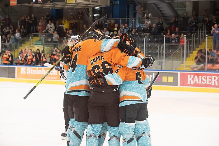 Die Steinbach Black Wings Linz feiern das Tor zum 2 zu 1 durch Rafael Rotter (Steinbach Black Wings Linz) Steinbach Black Wings Linz  vs Graz 99ers