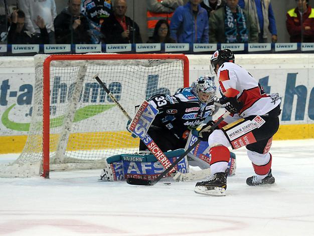Lorenz Hirn, Linz und Michael Bartlett, Innsbruck EHC Liwest Black Wings Linz vs HC TWK Innsbruck