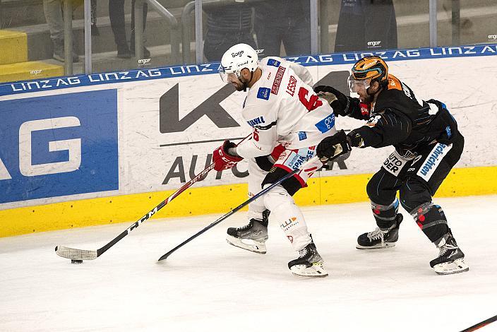 Lucas Lessio (EC KAC), Martin Schumnig (Steinbach Black Wings Linz) Steinbach Black Wings Linz vs EC KAC, 8. Runde ICE Hockey League, Steinbach Black Wings Linz, Linz AG Eisarena 