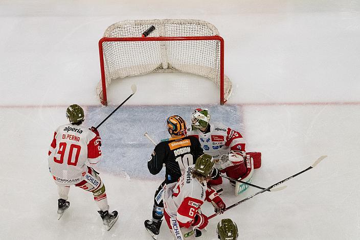 Marc-Andre Dorion (Steinbach Black Wings Linz), Tormann Samuel Harvey (HCB Suedtirol Alperia) Steinbach Black Wings Linz vs HCB Südtirol Alperia, Viertelfinale, 6. Runde ICE Hockey League, Linz AG Eisarena 