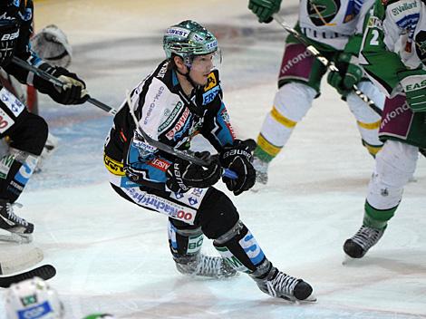 Danny Irmen, Stuermer, EHC Liwest Black Wings Linz vs. HDD Tilia Olimpija Ljubljana, 3. Semifinale