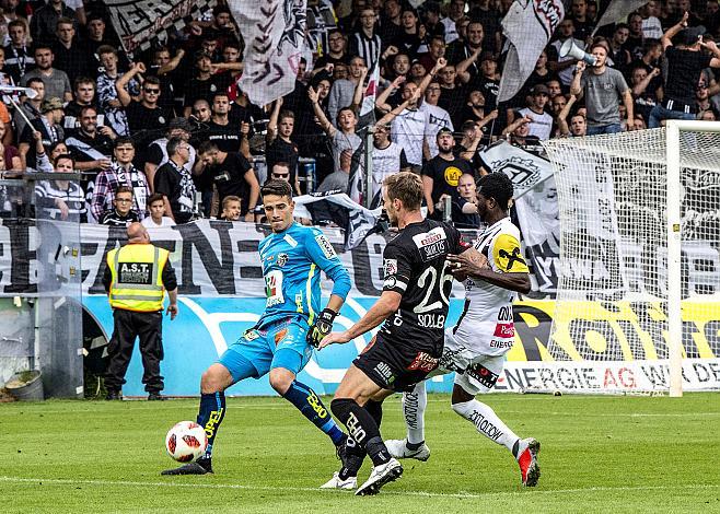 Yusuf Olaitan Otubanjo (LASK), Tormann Marko Soldo (RZ Pellets WAC), Michael Sollbauer (RZ Pellets WAC) Bundesliga LASK - RZ Pellets WAC