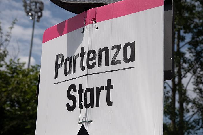 Wegweiser, Cartello Stage 18, Borgo Val Sugana - Treviso, 105. Giro d Italia, UCI Worl Tour