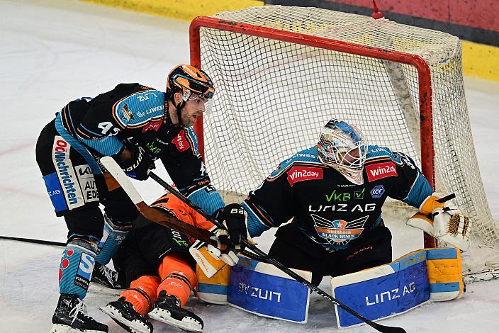 Logan Roe (Steinbach Black Wings Linz), Tormann Rasmus Tirronen (Steinbach Black Wings Linz), Win2Day ICE Hockey League,  5. Viertelfinale, Steinbach Black Wings Linz vs Moser Medical Graz 99ers,  Linz AG Eisarena 