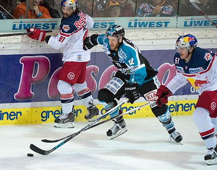 Kevin Moderer (EHC Liwest Black Wings Linz) EHC Liwest Black Wings Linz vs EC Red Bull Salzburg