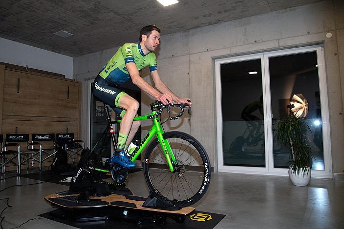 Jonas Rapp (GER, Hrinkow Advarics Cycleang) trainiert auf dem Saris Smarttrainer, Herren Elite, UCI Continental, Raiffeisen Hrinkow Bike Akademie