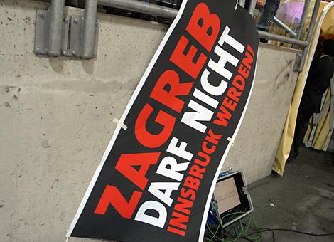 Anti Zagreb Plakat der Linzer Eishockeyfans.