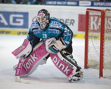 Tormann Michael Ouzas (EHC Liwest Black Wings Linz) EHC Liwest Black Wings Linz vs HCB Suedtirol Alperia