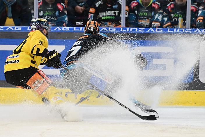 Patrick Antal (spusu Vienna Capitals), Luka Maver (Steinbach Black Wings Linz)  Win2Day ICE Hockey League,  Steinbach Black Wings Linz vs Spusu Vienna Capitals,  Linz AG Eisarena 