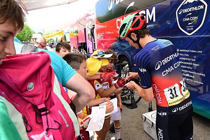 Felix Gall (AUT, Decathlon CMA CGM Team) 19 Etappe. Feltre  -  Alleghe (Piani di Pezze)   (151km) 109. Giro d Italia