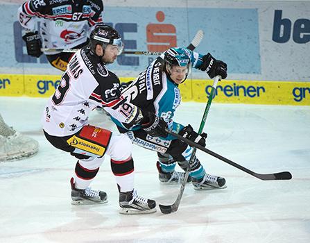 Stefan Gaffal (EHC Liwest Black Wings Linz) und Roman Tomas (HC Orli Znojmo), EHC Liwest Black Wings Linz vs HC Orli Znojmo, Platzierungsrunde