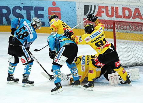 Christian Haidinger, Linz vor Juergen Penker, Vienna Caps; Vienna Capitals vs. Liwest Black Wings 