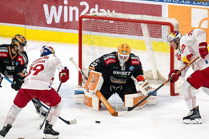 Ramon Schnetzer (Steinbach Black Wings Linz), Florian Baltram (EC Red Bull Salzburg), Tormann Rasmus Tirronen (Steinbach Black Wings Linz), Peter Hochkofler (EC Red Bull Salzburg), Steinbach Black Wings Linz vs EC Red Bull Salzburg, 17. Runde ICE Hockey League, Steinbach Black Wings Linz, Linz AG Eisarena 